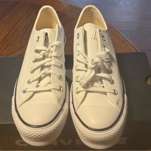 Converse Chuck Taylor All Star Lift Platform White Size 8.5 New In Box - Picture 4 of 8